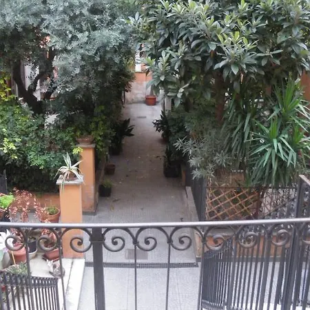Casa Castelbolognese アパート ローマ